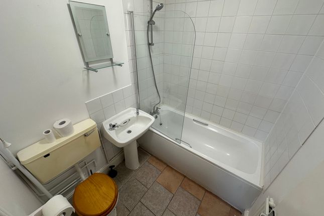 Flat 2, 32, Gordon Road, GREAT YARMOUTH photo 5