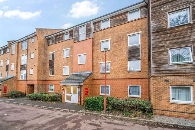 Flat for sale in Chain Court, Swindon, Wiltshire