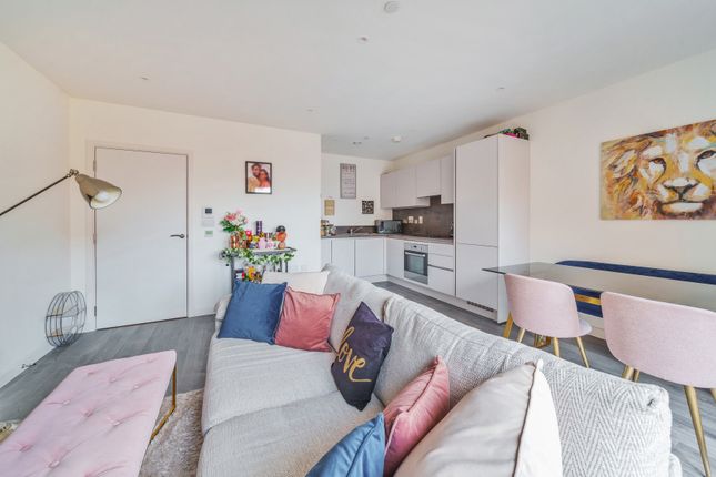 Flat for sale in Peregrine Apartments, 30 Moorhen Drive, London