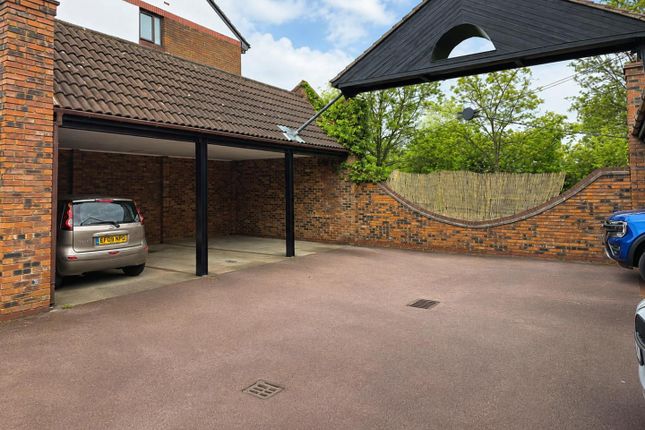 18, Armada Court, Grays photo 3