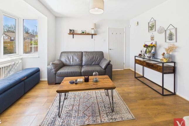 9, Larkspur Gardens, Luton photo 3