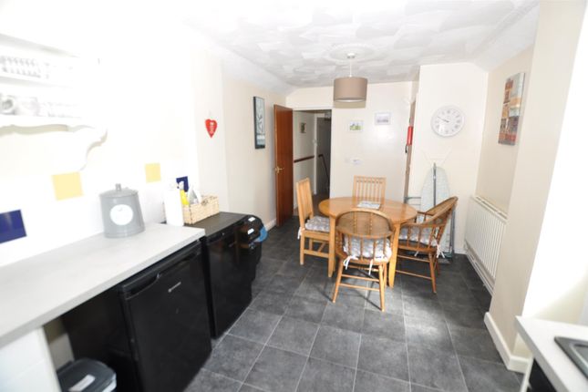 Flats 1 & 2, 5 Richmond Terrace, Carmarthen photo 3