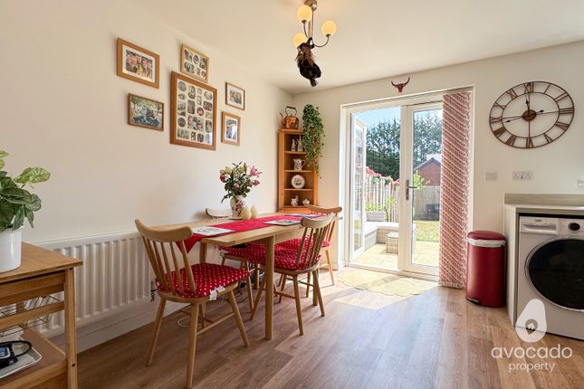2 Palmer Place, Finchampstead, Berkshire photo 3