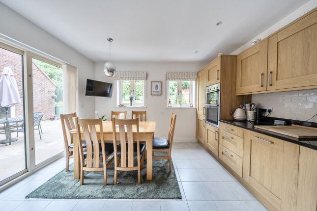 28, Dragonfly Way, Hampshire photo 4