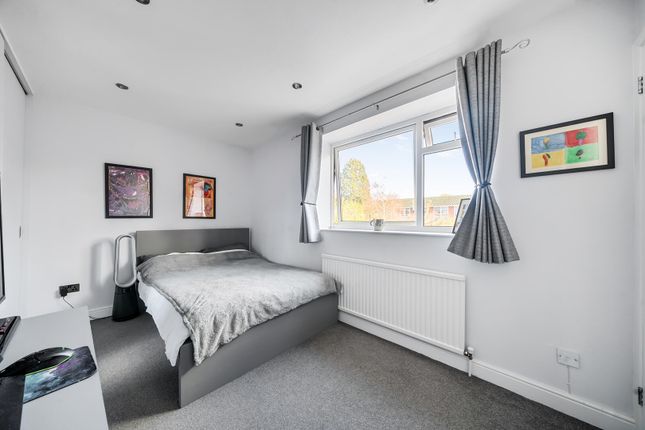 Flat 3, Laburnum Court, Laburnum Road, Chertsey photo 4
