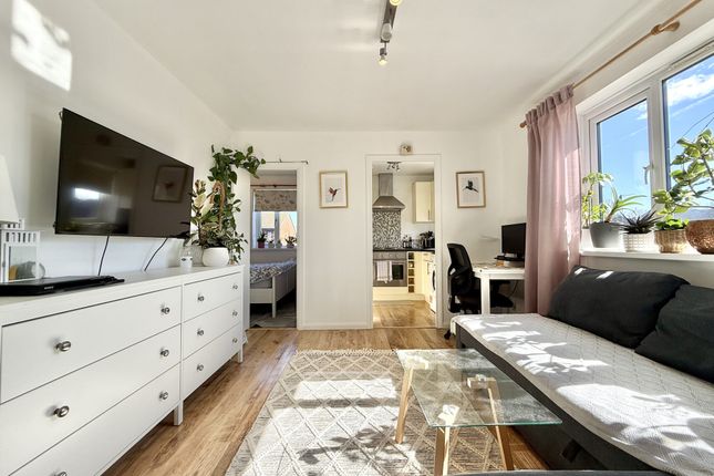 31 Dalton House,, John Williams Close, London photo 2