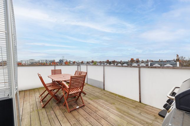 Thumbnail Flat for sale in Fulham Road, Fulham