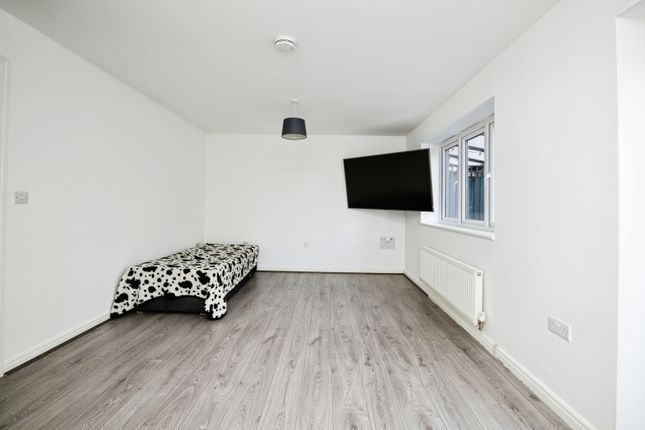 17, Furlong Close, Corby photo 4