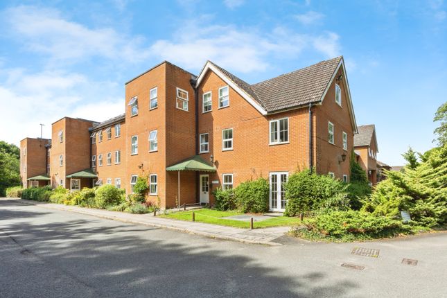 Thumbnail Flat for sale in Lakeside Gardens, Chapel Road, Ashford, Kent