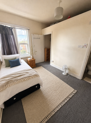 1-bed flat on Room 3, 165 Harlaxton Road, Grantham, £510/mo