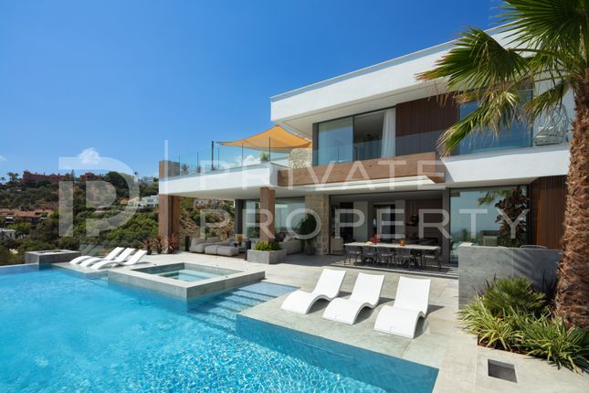 Villa for sale in La Quinta, Benahavis, Malaga