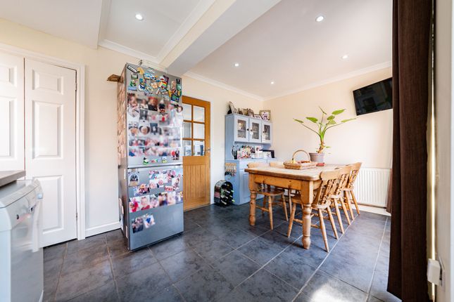 13 Dorset Avenue, Leicester photo 3