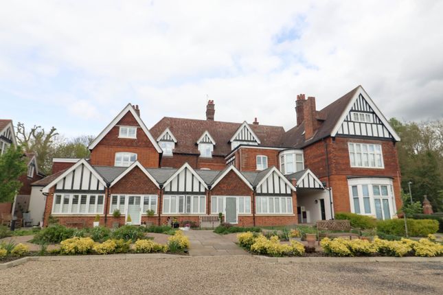 2-bed flat on 12, Parmenter Grange, 115, High Garrett, Essex, £220,000