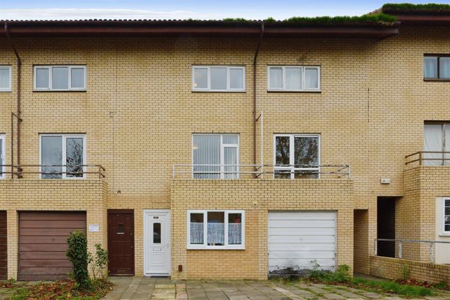 Thumbnail Town house for sale in Cleavers Avenue, Conniburrow, Milton Keynes