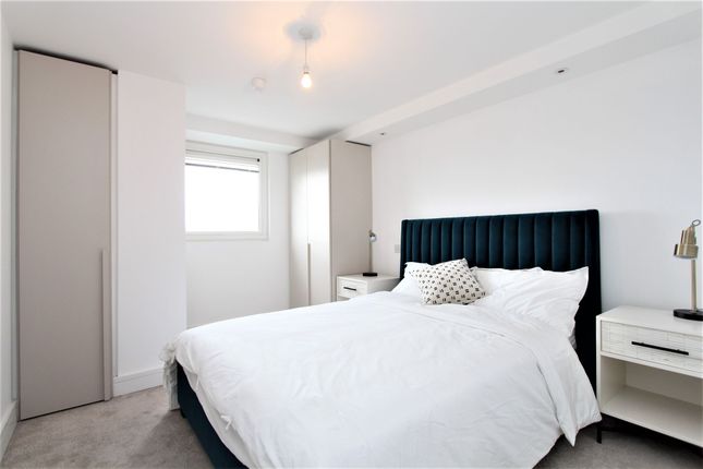 Flat 72, Premier House, Edgware photo 3
