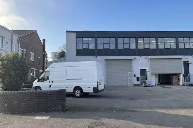 Warehouse to let in Lyon Road, London