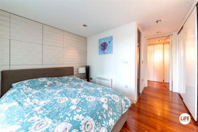 Flat for sale in Drake House, St. George Wharf