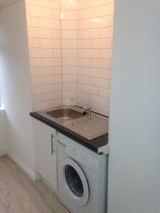 Flat to rent in Royal Park Mount, Leeds