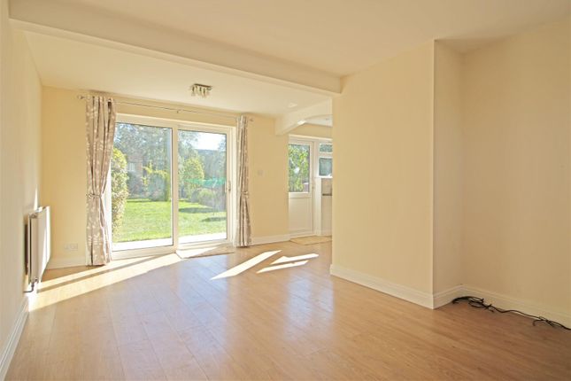 12, Westmead Drive, Salfords, Redhill photo 4