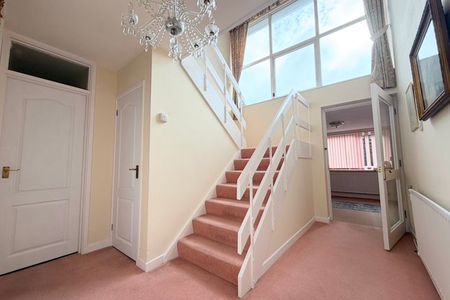 4 Copped Hall Way, Camberley photo 4
