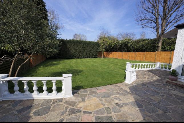98, Lower Road, Fetcham photo 4
