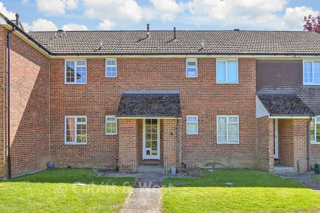 1-bed flat on Newbridge Court, Elmbridge Road, Cranleigh, £140,000