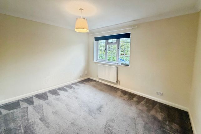 Sandy Lane, Farnborough photo 4