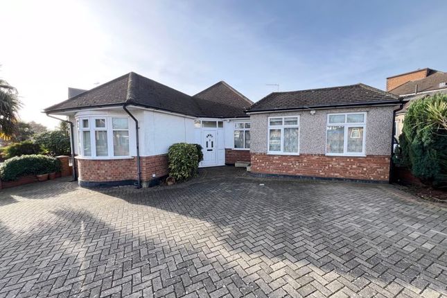 Thumbnail Detached house for sale in Glengall Road, Edgware
