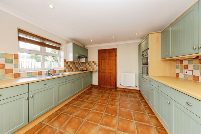 26, Cwrt Y Gloch, Carmarthen photo 3