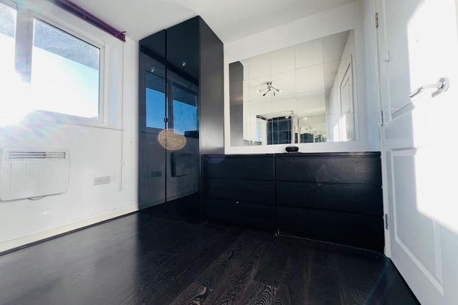 Flat for sale in Grays Place, Slough
