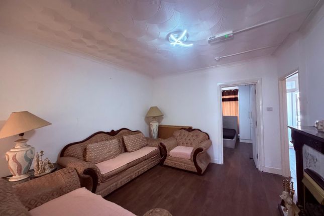 3, Lea Road, Southall , Middlesex photo 4