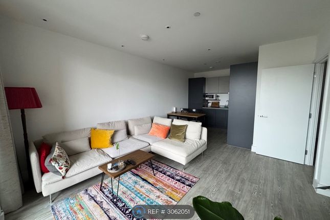 Flat, Starling Court Nest Way, London photo 3