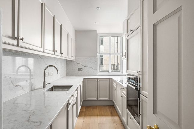 Flat 7, 76, Jermyn Street, London photo 4