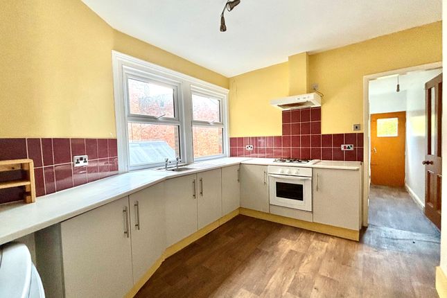 Flat 1, 8, Crown Square, Matlock photo 4