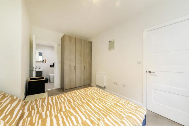 Flat 1 94 Frobisher Road, London, London photo 5