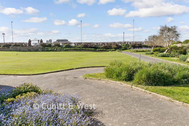 Romney Court, Winchelsea Gardens, Worthing photo 4