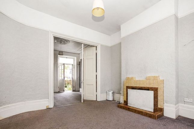 10 Linscott Road, London photo 4