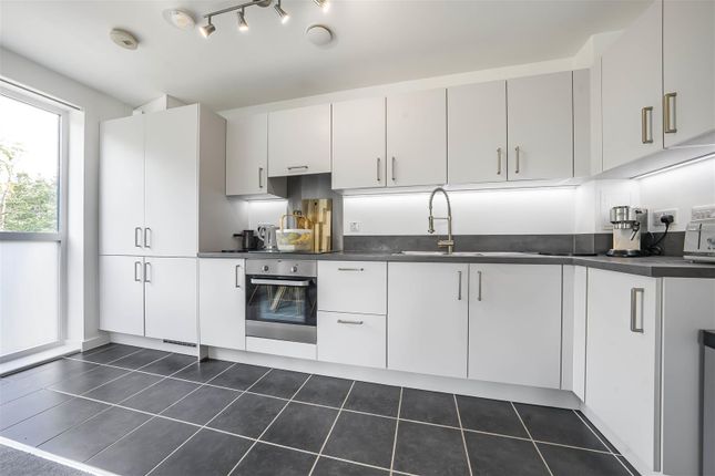13 Waddington House, Barnes Wallis Way, St. Albans photo 4