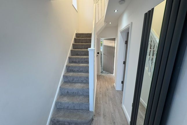 42 Lynn Avenue, Sale photo 3