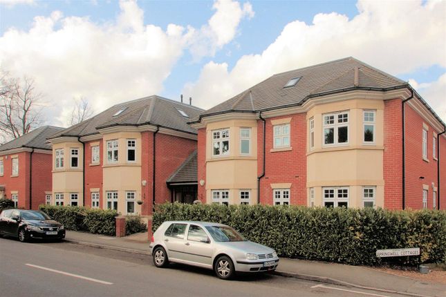 Thumbnail Flat to rent in Hook Heath Avenue, Woking, Surrey