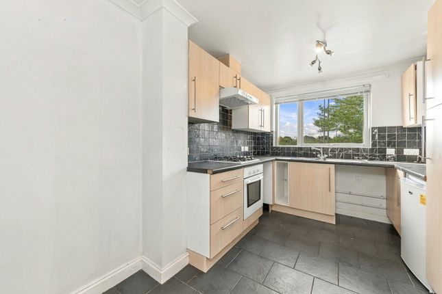 21, Southwood Close, Leeds photo 4