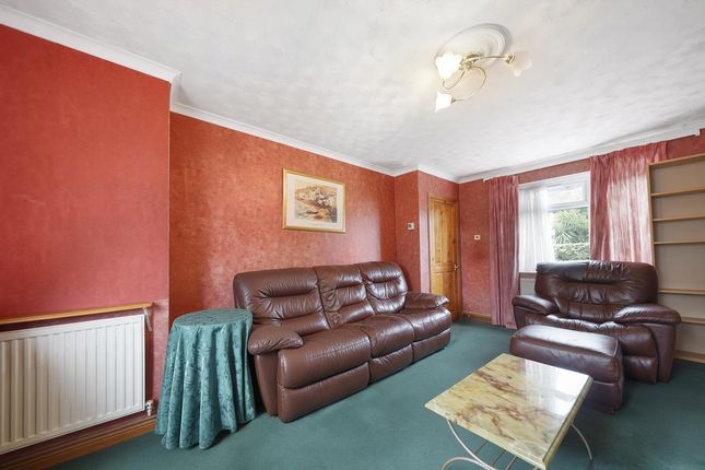 14, Marian Way, London photo 2