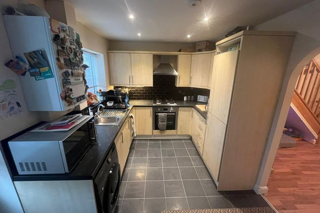 2, Byron Close, Leicester photo 2