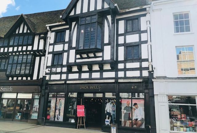 Retail premises to let in High Street, Stratford-Upon-Avon