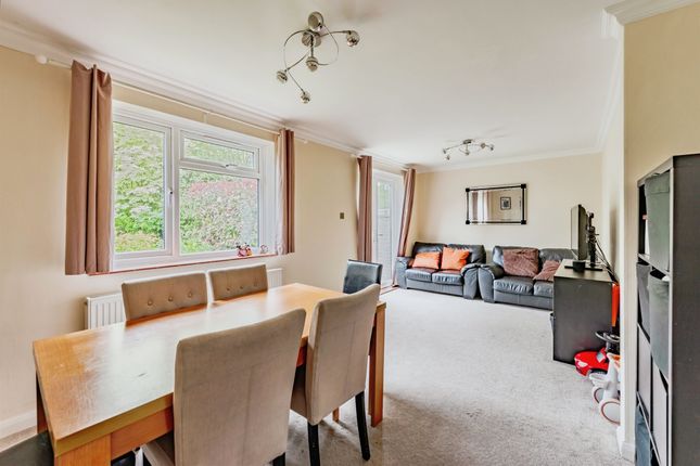 18, Kenrick Square, Redhill photo 4