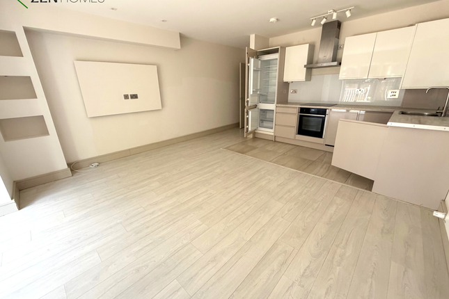 Flat 1, 2 Hillcrest Gardens, Esher photo 5