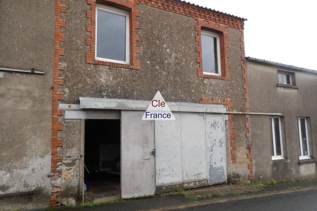 Retail premises for sale in Le Fief-Sauvin, Pays-De-La-Loire, 49600, France