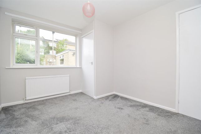 11, Brownhill Close, Batley photo 5