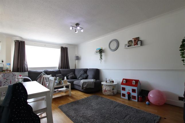 Maisonette for sale in Lower Elmstone Drive, Tilehurst, Reading