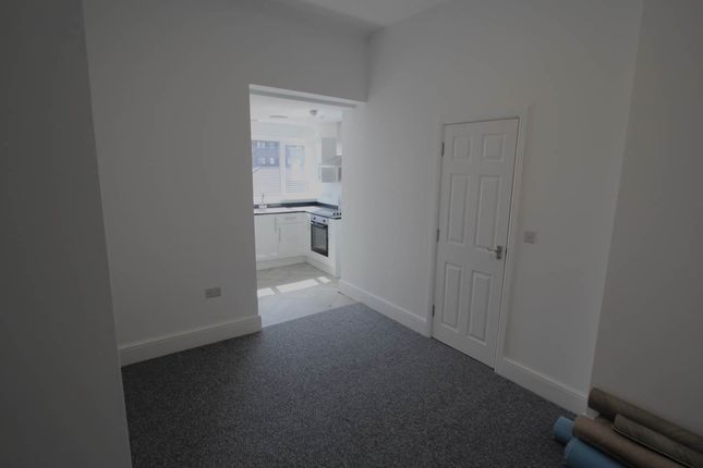 Thumbnail Flat to rent in Clytha Square, Newport